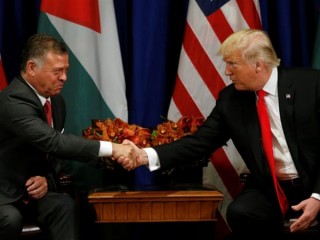 އެމެރިކާގެ ރައީސް ޑޮނަލްޑް ޓްރަމްޕް (ކ) އުރުދުންގެ ޢަބްދުﷲ ރަސްގެފާނާ އެކުގައި: މި ދެޤައުމަކީ ގާތް ދެޤައުމު