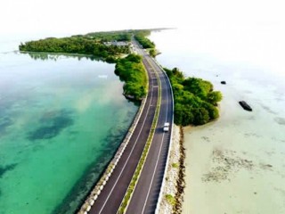 ފޮނަދޫއާއި ކައްދޫ ގުޅޭ ކޯސްވޭގައި އެކްސިޑެންޓެއް ހިނގައިފި 