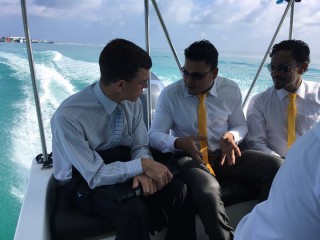 ކައުންސިލްތަކުން ބޭރުގެ ފަރާތްތަކާއި ބައްދަލުކުރުމަކީ ޤާނޫނުން ހުއްދަކުރާކަމެއް، ސަރުކާރުން އުޅެނީ ބިރުން: މޭޔަރު ޝިފާ