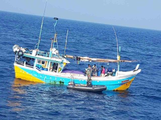 ތޫފާން އޮކިގައި ހާލުގައި ޖެހުނު ލަންކާ ބޯޓަކަށް ރާއްޖޭގެ ކޯސްޓްގާޑުން އެހީތެރިކަން ފޯރުކޮށްދެނީ