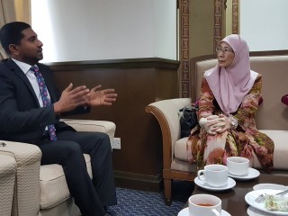 މެންބަރު މަޚްލޫފް މެލޭޝިއާގެ އިދިކޮޅު ލީޑަރާއި ބައްދަލުކުރައްވައިފި