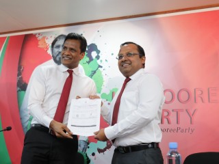 އުމަރު ނަސީރު ޖޭޕީ އަށް ސޮއިކުރެއްވުމަށް ފަހު ފޯމް ޖޭޕީއާ ހަވާލު ކުރައްވަނީ 