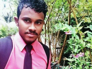 ނޮޅިވަރަމްގެ ޒުވާނަކު ގެނބިގެން މަރުވެއްޖެ