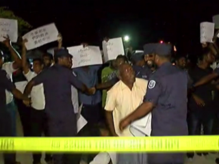 މަސްވެރިންގެ ކަންބޮޑުވުންތަކާ އެކު އިހަވަންދޫގައި މުޒާހަރާކޮށްފި 