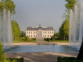 Paradise Papers links Saudi Ambassador to purchase of world\'s most expensive chateau 