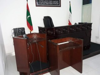ގައްދޫ ކޯޓުގެ ސީލިން ވެއްޓުމުން ކޯޓު ރޫމްއަށް ވެފައިވާ ގެއްލުން 