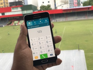 ނިދާއިރު ކައިރީގައި މޯބައިލް ފޯން އޮވޭތަ؟ އެއީ ބޮޑު ނުރައްކަލެއް!