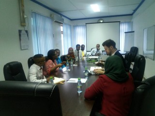 މާލެ ސިޓީ ކައުންސިލްގެ މެމްބަރުން ޔޫއެންޑީޕީގެ އޮފިޝަލުންނާ އެކު ކުރިއަށްގެންދިޔަ ބައްދަލުވުން