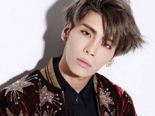 ދެކުނު ކޮރެއާގެ \"ޝިނީ\" ބޭންޑްގެ ލަވަކިޔުންތެރިޔާ އަމިއްލައަށް މަރުވެއްޖެ 