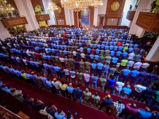 އިސްލާމީ މަރުކަޒުގައި ޖަމާއަތުގައި ނަމާދު ކުރަނީ: ހުތުބާ ހާއްސަކޮށްފައި ވަނީ ސިހުރުހާހޫރައިގެ ނުބައިކަމުގެ މައްޗަށް