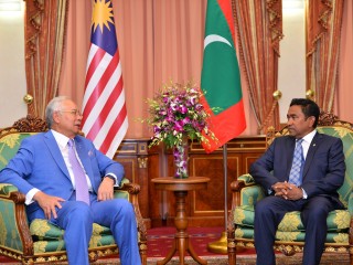 މެލޭޝިއާ ބޮޑުވަޒީރާއެކު ރައީސް ޔާމީނު ބޭއްވި ބައްދަލުވުމުގެ ތެރެއިން މި ދަތުރުފުޅުގައި އެއްބަސްވުންތަކެއްގައި ސޮއިކުރި