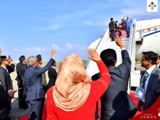 މެލޭޝިޔާގެ ބޮޑުވަޒީރުގެ ދެކަނބަލުން ފުރާވަޑައިގެންފި