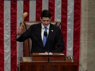 ޓްރަމްޕްގެ ޓެކްސް ބިލް: އިސްލާހުތައް ސެނޭޓުން ފާސްކޮށްފި