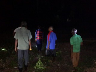 ނޮޅިވަރަމް ވަލުތެރެ ބަޔަކު ހޯދަނީ