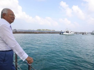 ނަޖީބު ރައްޒާޤް ރާއްޖޭގައި ނެންގެވި ފޮޓޯތައް: ރިޓަޔަރ ކުރައްވަން ބޭނުންފުޅުވާކަމުގެ ހެއްކެއް؟!