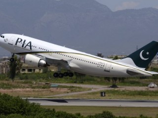 ކޮކްޕިޓް ގައި ބުޅަލެއް އޮވެގެން ފްލައިޓް ޑިލޭ ވެއްޖެ!