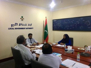 ލޯކަލް ގަވަމެންޓް އޮތޯރިޓީގެ ބޯޑް ބައްދަލުވުމެއްގެ ތެރެއިން