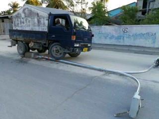 ކުޅުދުއްފުށީ އަމީނީ މަގުގައި ހިނގި އެކްސިޑެންޓްގައި ހޮޅި ދަނޑިއެއް ވެއްޓިއްޖެ