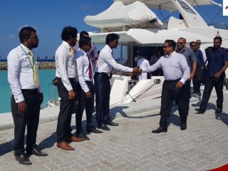 President Abdulla Yameen (r) greets island officials