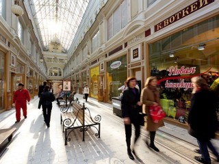 ސެއިންޓް ޕީޓަސްބާގްގެ ސުޕަމާކެޓެއްގައި ބޮމެއް ގޮއްވާލައި މަދުވެގެން ހަތަރު މީހަކު ޒަޚަމްވެއްޖެ 