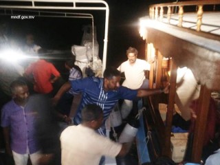 30 މީހުންނާއެކު ދަތުރުކުރި ދޯންޏެއްގެ އިންޖީނު ހުއްޓިގެން އެމްއެންޑީއެފްއިން އެހީވެއްޖެ 