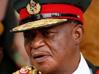 ކޮންސްޓަންޓީނޯ ޗިވެންގާ - ރައީސް މުގާބޭގެ އަރިސް ބޭފުޅެއްގެ ގޮތުގައި ހުންނެވުމަށް ފަހު އޭނާ މަގާމުން ދުރުކުރުމަށް އިސްދައުރެއް އަދާ ކުރެއްވި