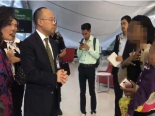 ބެންކޮކް އެއަރޕޯޓުގައި 2 މަސް ދުވަހަށް ވުރެ ދިގު މުއްދަތަކަށް ތާށިވެފައި ތިބި އާއިލާ އެއްގެ ވާހަކަ ފެންމަތިވެއްޖެ!