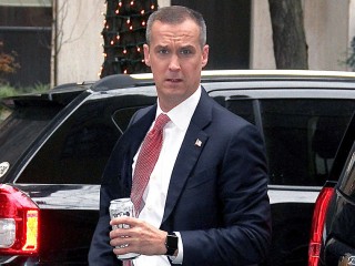 ޓްރަމްޕްގެ ކުރީގެ ކެމްޕޭން މެނޭޖަރު ޖިންސީ ގޯނާ ކުރި ކަމަށް ލަވަކިޔުންތެރިޔާ ޖޮއި ވިލާ ބުނެފި