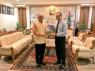 ޑިފެންސް މިނިސްޓަރު އިންޑިއާގެ ސަފީރާ ބައްދަލުކުރެއްވުން