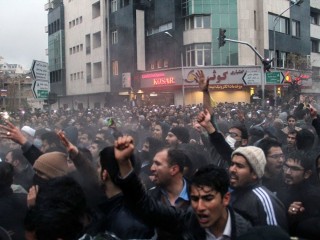 އީރާނުގެ ސަރުކާރާ ދެކޮޅަށް އެގައުމުގައި ބޮޑެތި މުޒާހަރާތަކެއް ފަށައިފި