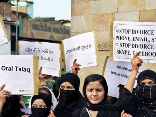 އިންޑިއާގެ މުސްލިމުން، ކޯޓުން ބޭރުގައި ވަރިކުރުން ޖިނާއީ ކުށަކަށް ހަދަނީ