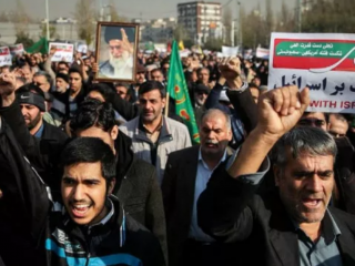 އިރާނުގެ ސަރުކާރަށް ތާއިދު ކުރާކަން ހާމަކޮށް އެކި ސިޓީތަކަށް އެތައް ހާސް ބަޔަކު އެއްވެއްޖެ