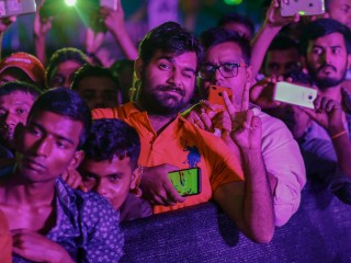 އާއަހަރުގެ ދެ ޝޯވެސް ފޯރިގަދަ، ޝޯ ނިމުނުއިރު ފާޑުކިޔުން