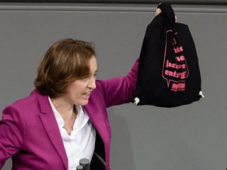 މުސްލިމުންނާއި ދެކޮޅަށް ރުޅިވެރިކަން އުފައްދަން ޓްވީޓްކުރި ޤާނޫނު ހަދާ މަޖިލިސް މެމްބަރު