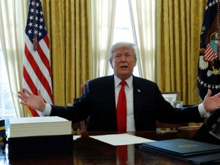 ޓްރަޕް އާއި އީރާނާ ދެމެދު ބަހުގެ ހޫނު ހަމަލާތަކެއް