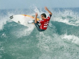 ބިލަބޮންގްއިން ގެންދަނީ ދުނިޔޭގެ އެކި ކަންކޮޅުތަކުގައި ސަރފް މުބާރާތްތަކާއި އެތުލީޓުން ސްޕޮންސަރ ކުރަމުން