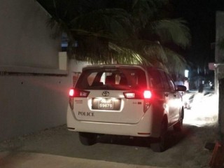 ސްޓޫޑިއޯއެއްގައި އަންހެން ކުއްޖަކު ރޭޕްކުރި ކަމަށް ތުހުމަތުކުރެވޭ މީހާ ހައްޔަރުކޮށްފި 