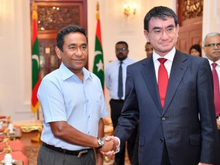 ޖަޕާނުގެ ޚާރިޖީ ވަޒީރު ކޯނޯ ރައީސް ޔާމީންއާއި މުލީއާގޭގައި ބައްދަލުކުރައްވަނީ -