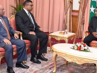 ސަފީރު އަހުމަދު މުހައްމަދު (މ) ރައީސް ޔާމީންއާއި ބައްދަލުކުރައްވަނީ