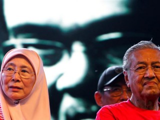 މެލޭޝިއާގެ އިދިކޮޅު ކޯލިޝަނުންގެ ކެނޑިޑޭޓެއްގެ ގޮތުގައި އިންތިޚާބުގައި ވާދަ ކުރައްވާނީ މަހާތީރު