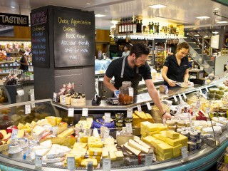 ޙަލާލު ގޮތުގައި ތައުމީނު (އިންޝުއަރެންސް) ކުންފުނިތައް ހިންގުން