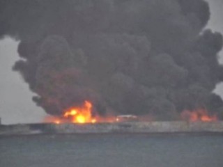 ޗައިނާ ތެޔޮ ޓޭންކަރު އެކްސިޑެންޓް: ތެޔޮ ލީކުވެ ތިމާވެށީގެ މުސީބާތެއް ކުރިމަތިވެދާނެކަމުގެ ބިރު ހީވެއްޖެ