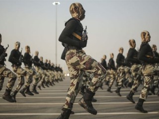 ސަޢޫދީ ވަލީޢަހުދުގެ ލެއާއެކު ދަބަރު ޖަހާފައިވާ ކަނޑި