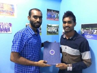 ޒުވާން ކީޕަރު ހަސަން ނިއުއަށް ސޮއި ކޮށްފި