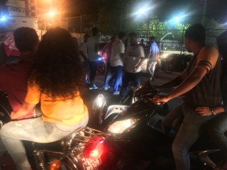 ކޮންޓްރޯލްނުވެގެން ގޮސް ދެ ސައިކަލް ޖެހި އެކްސިޑެންޓްވުމުން  ބޮޑުތަކުރުފާން މަގުގައި މީހުން ހަރަކާތެރިވަނީ 