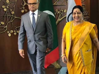 އިންޑިއާގެ ޚަރިޖީ ވަޒީރު ސުޝްމާ ސްވަރާޖް އާއި ރާއްޖޭގެ ޚާރިޖީ ވަޒީރު ޑރ. މުހައްމަދު އާސިމް