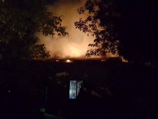 ހިތަދޫ އެލްމްނިއަމް ގޭގައި އަލިފާން ރޯވެ އަނދަނީ