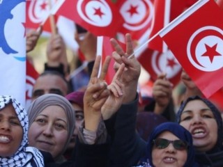 ތޫނިސްގައި ކުރެވެމުންދާ މުޒާހަރާތަކުގެ ތެރެއިން 