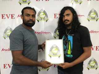 ނިޔާ ގްރީންގެ ކޮންޓްރެކްޓްގައި ސޮއި ކުރުމަށް ފަހު 