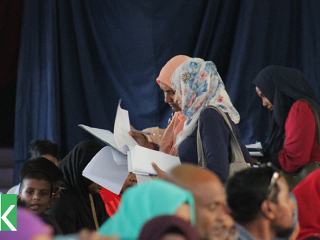 ކުޅުދުއްފުއްޓަށް ވަޑައިގެން މެޑަމް ފާތުން ސިޓީ އުރައިގައި ފައިސާ ބައްސަވައިފި